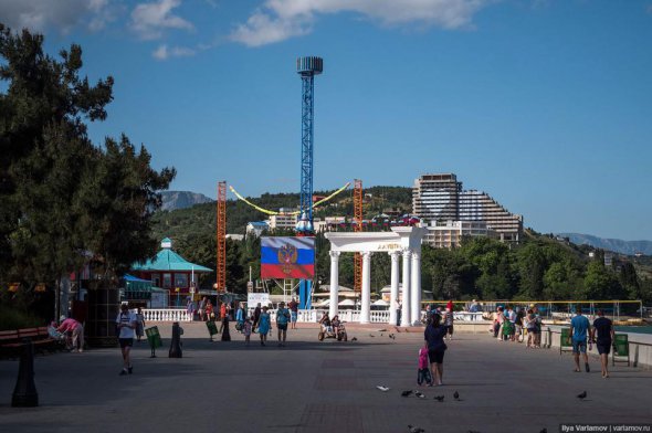 В Крыму оккупанты осквернили исторический памятник в Алуште
