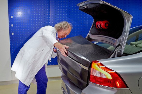 Volvo розробляє спеціальні енергонакопичувального кузовні панелі. Фото: Сегодня