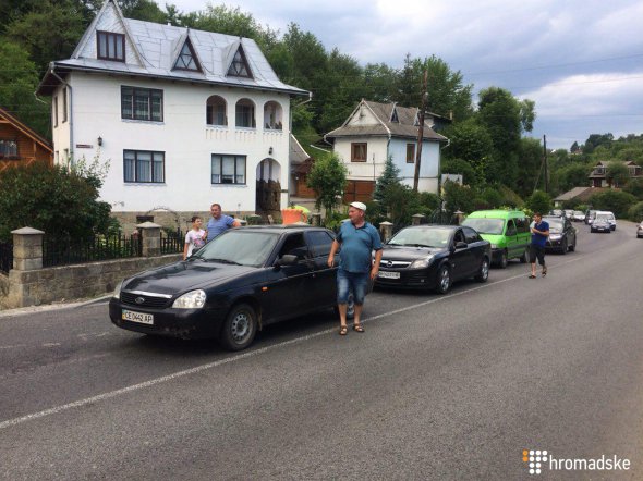 Мешканці сіл прилеглих до Делятина на Івано-Франківщині перекрили дорогу