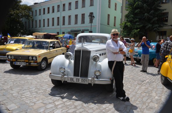 Packard 120 1938-го года выпуска и его владелец Леонид Заяц.