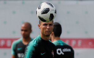 Криштіану Роналду готується до Кубка світу-2018 у складі збірної Португалії. Це буде його четвертий подібний турнір. Він — найкращий футболіст світу двох останній років 