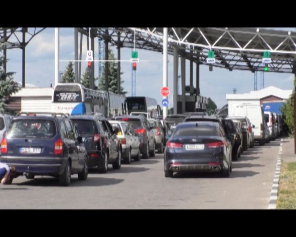 10-11 июня автомобили с украинской регистрацией не впускали на территорию РФ в пункте пропуску "Нехотеевка"