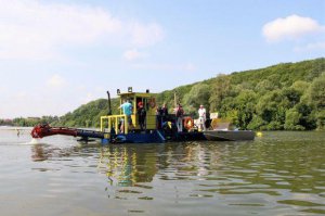В Виннице впервые чистят самую большую реку в Украине. Фото: vn.20minut.ua