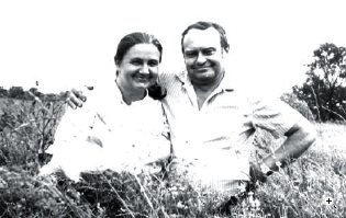 Юрий Антипович с женой Анной Ивановной. 1990 год.
