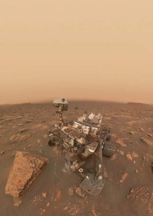 Марсохід Curiosity зробив Селфі на фоні піщаної бурі. Фото: flickr.com