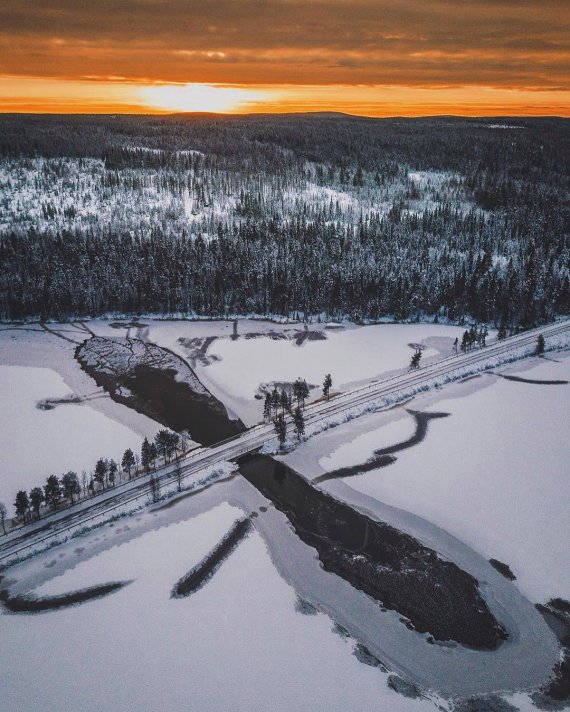 Финский фотограф Яни Илинампа изображает смену времен года в финской Лапландии