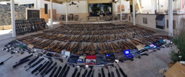 553 одиниць зброї копи розклали на землі
