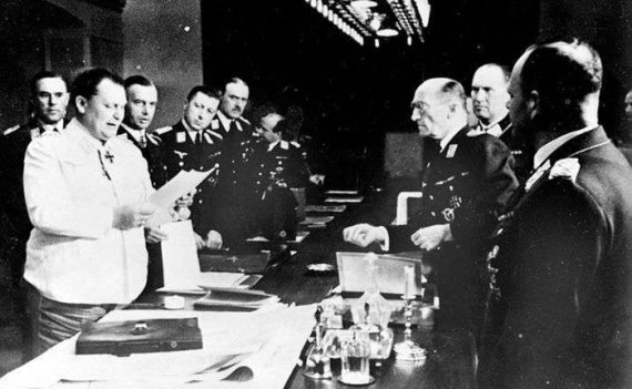 Маршал Герман Геринг зачитывает генералам Третьего рейха приказ о нападении на СССР, 21 июня 1941