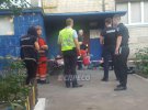 В Дарницькому районі столиці біля під’їзду будинку перехожі знайшли    чоловіка з проломленою головою. Фото - espreso.tv
