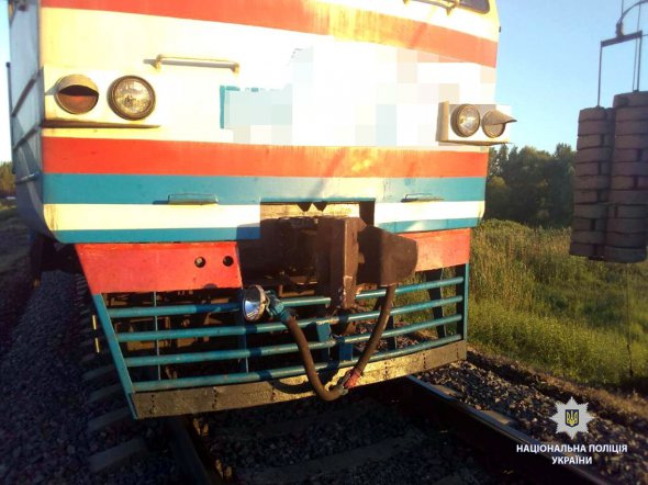 На Харківщині мотоцикл потрапив під потяг: двоє загиблих