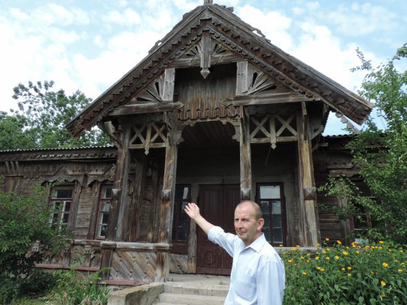 Краєзнавець Микола Якименко водить екскурсії до будинку лікаря, який збудував архітектор Владислав Городецький у Мошнах