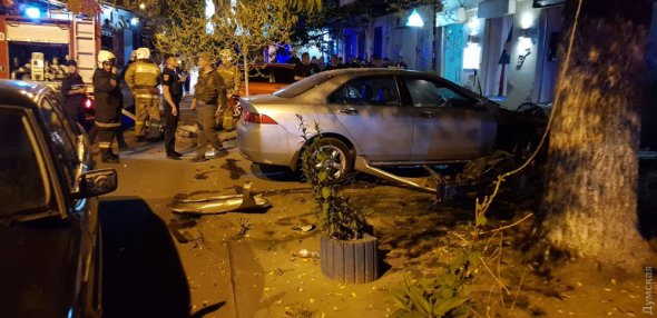 В центре Одессы взорвали автомобиль
