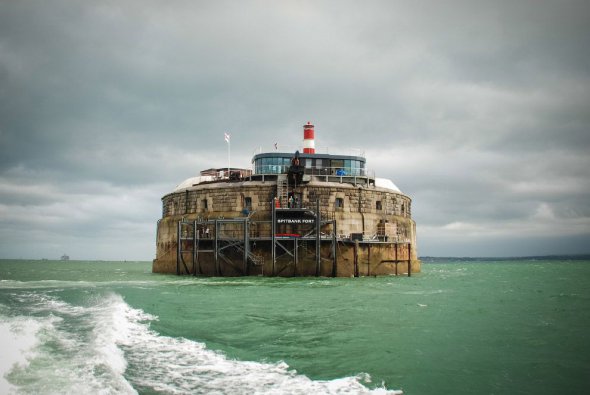 Spitbank Fort , Велика Британія