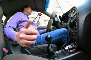 Водіння у п'яному стані може стати кримінальним злочином. Авто 24