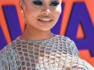 Модель Blac Chyna дополнила образ прозрачными босоножками