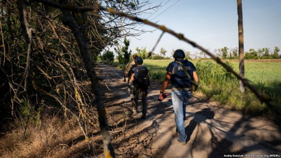 Позиції морпіхів, що розташовані біля Водяного. Дорога прострілюється ворогом із крупнокаліберного кулемету ДШК