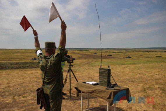 Боевики ЛНР провели танковые учения вблизи Луганска