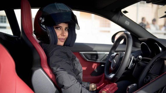 Асіль Аль Хамад на World Driving Day з Jaguar F-Type/Jaguar Land Rover. Фото: auto.24tv