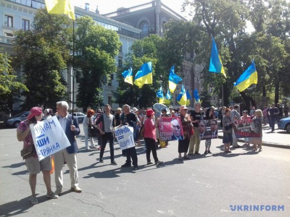 Под Администрацией президента проходит митинг с требованием уволить Максима Степанова с должности председателя Одесской ОГА