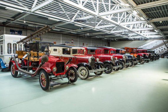 Найбільша в світі приватна колекція класичних Ford продана з аукціону. Фото: auto.24