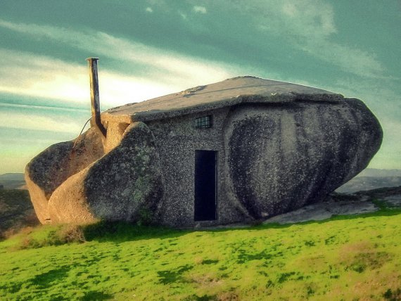Каменный дом, Португалия