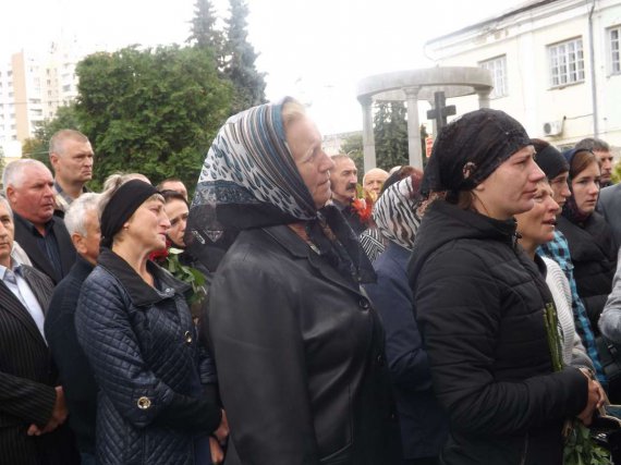 У Луцьку попрощалися із загиблим воїном 22-річним Андрієм Волосом