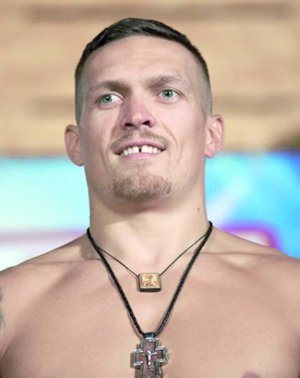 Олександр Усик у рамках боксерської суперсерії проведе п’ять з шести поєдинків на виїзді