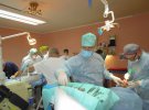Стоматологи безкоштовно імплантують зуби воїнам, які знаходяться на передовій