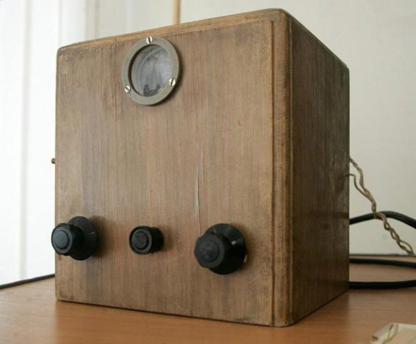 Первый советский "телевизор" - это приставка, которая не оснащалась собственным радиоприемным трактом и требовала подключения к обычному радиоприемнику. Фото: Википедия