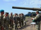 На Донбассе танкисты учились отражать атаку из Азовского моря