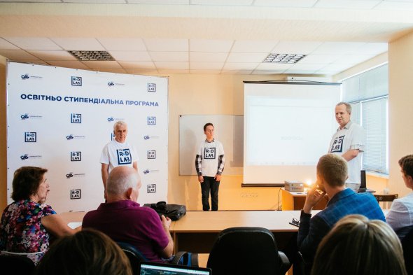 Переможець Михайло Хімченко отримав півмільйона гривень для подальшого розвитку проекту. Фото: Chernovetskyi Investment Group