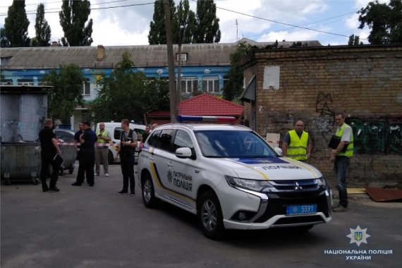 У Шевченківському районі столиці в автомобілі виявили чоловіка із вогнепальними пораненнями