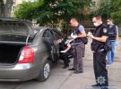 У Шевченківському районі столиці в автомобілі виявили чоловіка із вогнепальними пораненнями