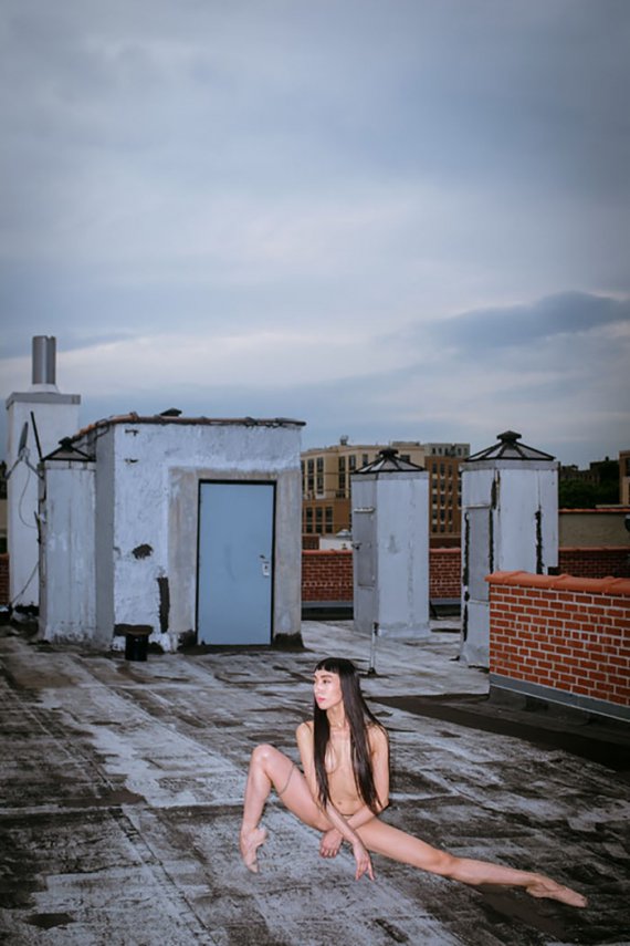 Танцовщики балета снялись обнаженными на крышах домов Нью-Йорка