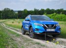 Звіс Nissan Qashqai із чорного пластика. Це практично. Але краще б він був меншим - було б легше долати круті підйоми