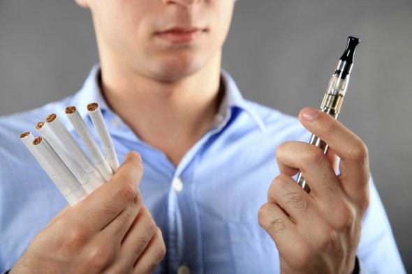 Фахівці вважають, що електронні сигарети - це найкращий інструмент для боротьби з курінням