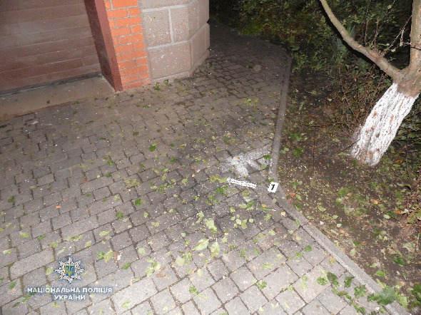 У Рівному невідомий кинув гранату в приватний житловий будинок