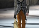 Дизайнеры модного дома Louis Vuitton представили коллекцию прет-а-порте сезона осень-зима 2018-2019