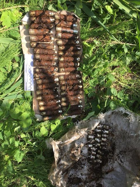 У Лисичанска нашли тайник поврежденных боеприпасов