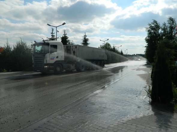 Вінницька область: водіїв фур змусять зволожувати та накривати вантаж 