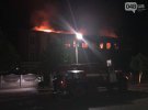Спасатели ликвидировали пожар в школе, в которую попала молния