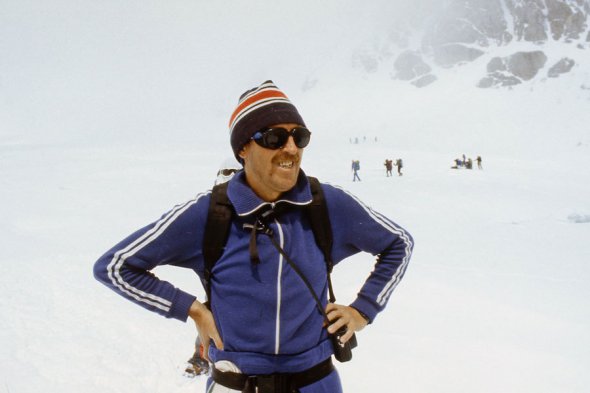 Фото альпініста Юрія Курмачова зняте 15.07.1990 р. на висоті 4200 м.  
