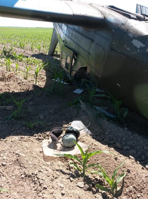 В Броварском районе Киевской области частный полет на самолете ZLIN-142 закончился аварийным приземлением с переворачиванием