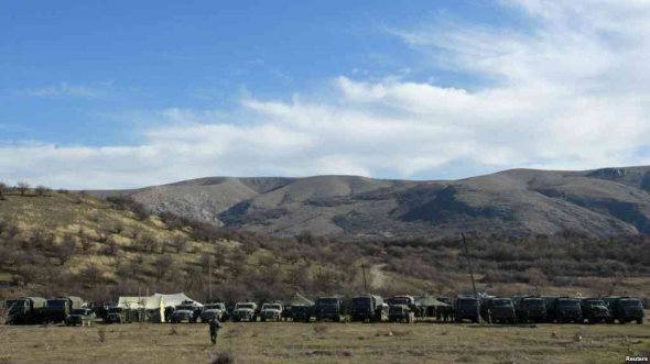 Анексія Криму: російські військові заїжджали з 4 напрямків