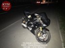 У Берковецкого кладбища в Киеве мотоциклист збивжинку, которая шла с могилы ребенка