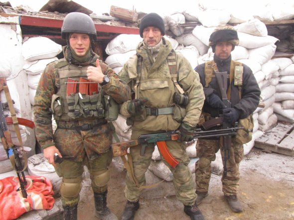 Бойцы добровольцы и ВСУ на позициях