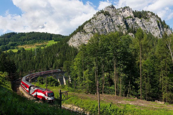 Первую горную железную дорогу строили в течение 6 лет. Фото: stranamira.com