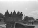 Цей знімок з вантажівкою і написом "PW Camp Murnau" став зачіпкою у встановленні місця зйомки