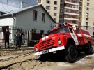 В Тернополе пожарная автоцистерна, направляясь на вызов провалилась под землю