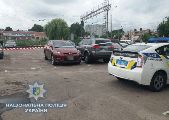 У Рівному на парковці по вул. Небесної Сотні між автомобілями виявили тіло 42-річного підприємця